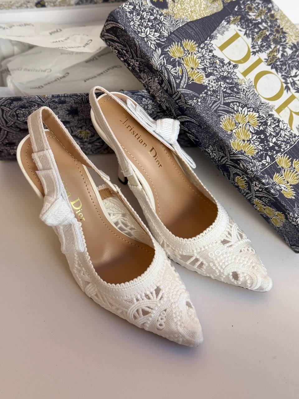 کفش مجلسی دیور سفید